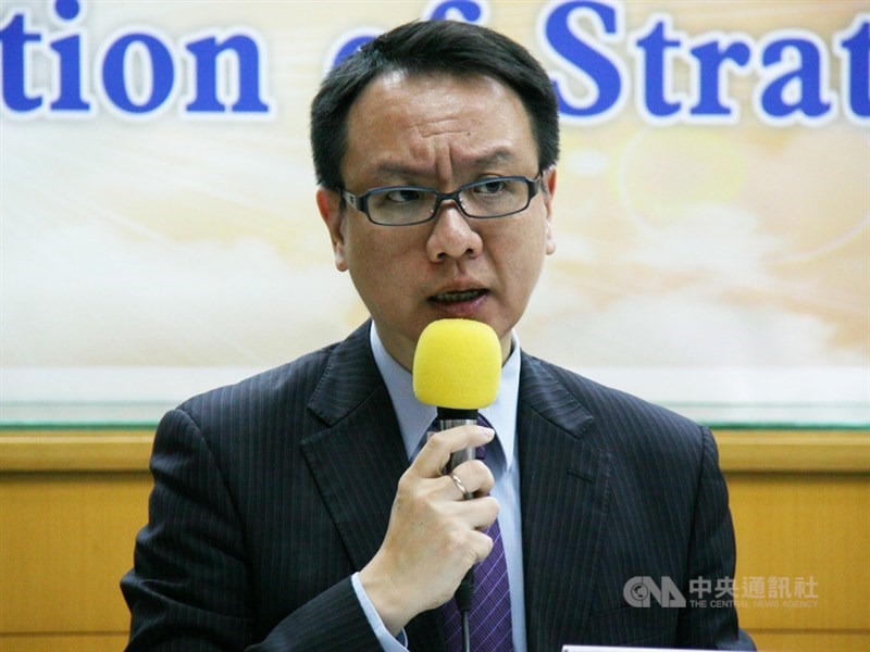 民黨主席江啟臣29日發布二級單位組織調整及人事命令,另成立國際事務部,並由淡江大學國際事務與戰略研究所副教授李大中(圖)擔任主任。(中央社檔案照片)