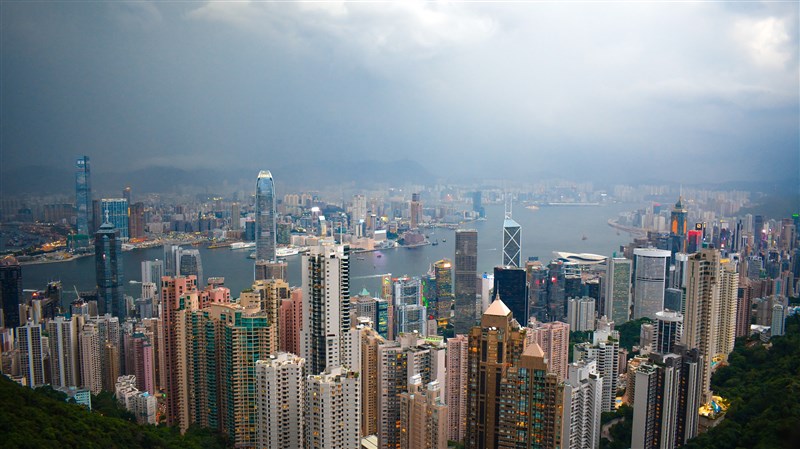 上週末結束的中國全國人大常委會會議未就反外國制裁法納入香港基本法進行表決,香港對此反應正面,一些分析指出,這令金融機構及其他企業暫時鬆口氣。(圖取自Pixabay圖庫)