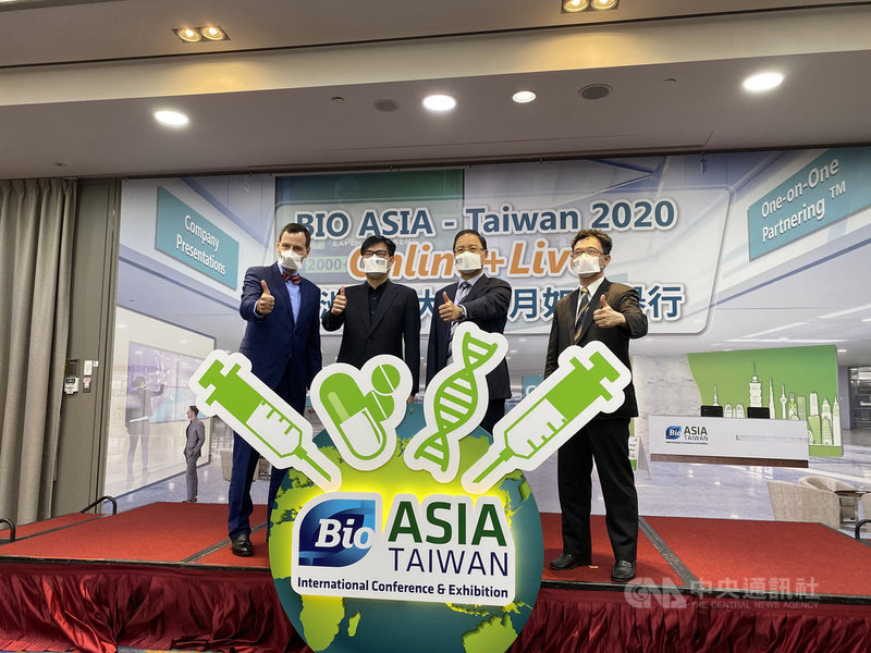 台灣生物產業發展協會與全球BIO生技協會7日共同宣布,2020亞洲生技大會(BIO Asia-Taiwan 2020)於7月22日如期舉辦。圖左起為美國商會執行長傅維廉、行政院副院長陳其邁、亞洲生技大會籌委會主席李鍾熙、科技部次長謝達斌。中央社記者韓婷婷攝 109年5月7日