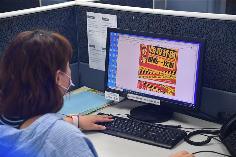 經濟部紓困將放寬比較基準,開放企業從107年到108年共24個月選一個月,只要與109年前6月間任一個月的營業額相比達標,就能符合申請資格。(中央社檔案照片)
