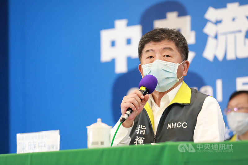 中華職棒8日起每場比賽開放1000名觀眾入場；中央流行疫情指揮中心指揮官陳時中下午表示，看球禁飲食是因吃東西就無法戴口罩；今天是試金石，如果民眾違反相關規定，當然有罰則。（中央流行疫情指揮中心提供）中央社　109年5月8日