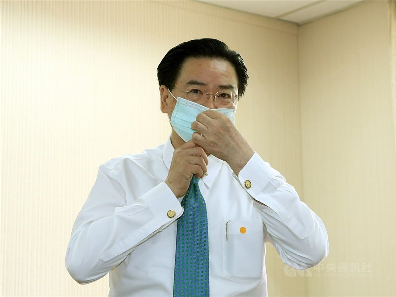立法院外交及國防委員會11日上午邀請外交部長吳釗燮報告「外交部各地區工作成果報告及未來規劃方向」,並備質詢。中央社記者郭日曉攝 109年5月11日