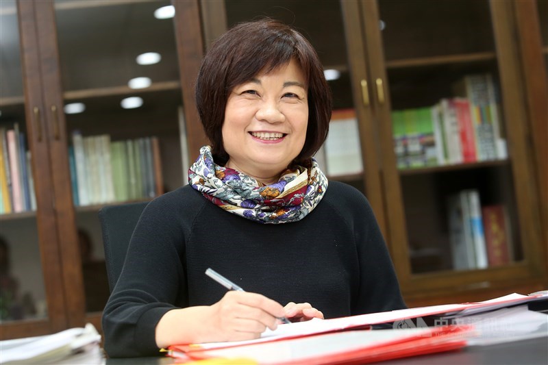 國發會主委陳美伶在任內推出許多創舉,尤其是扶植新創業獲得不少好評,在掌聲中卸任留下漂亮身影。(中央社檔案照片)