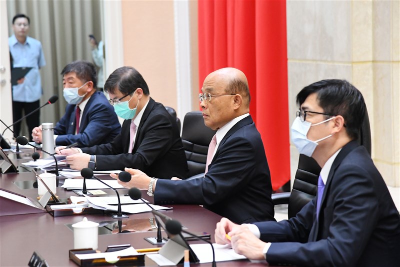 行政院長蘇貞昌(右2)14日在行政院會率內閣總辭。(行政院提供)