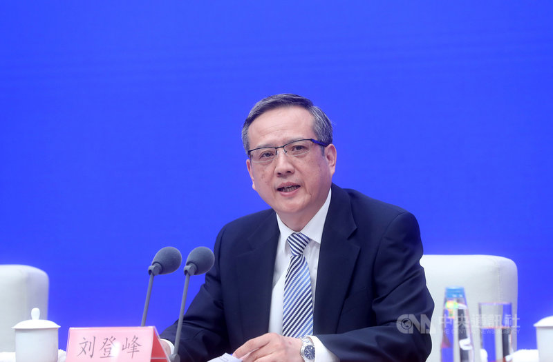 中國國家衛健委科教司監察專員劉登峰15日在國務院新聞辦公室舉行的新聞發布會上,證實中國曾在1月初銷毀引發武漢肺炎疫情的病毒樣本,理由是要確保生物安全。(中新社提供)中央社 109年5月15日