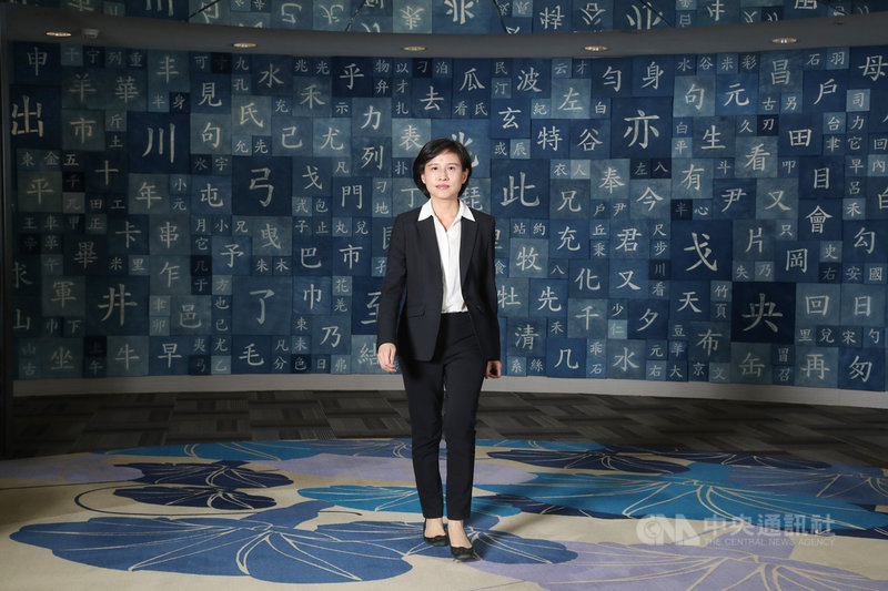 文化部長鄭麗君任職4年來,為文化長遠發展立下基礎,所做的事經常是多數人眼睛所看不見,並認為「文化」才是小王子,她則是被馴養的狐狸。中央社記者張新偉攝 109年5月16日