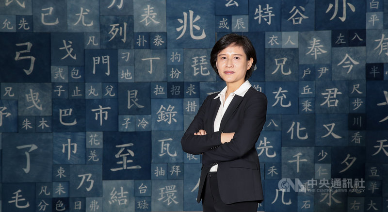 即將卸下文化部長職務的鄭麗君在接受中央社專訪時,被問及要給自己這4年表現打幾分,鄭麗君說,沒辦法給自己打分數,「越基礎的事物,眼睛越看不見,越無法打分」。中央社記者張新偉攝 109年5月16日