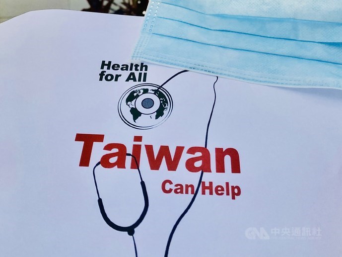 美國常駐日內瓦代表團15日在推特發文表示台灣是應對武漢肺炎疫情挑戰的典範,為國際社會分享最佳防疫措施,並提供急需的援助。圖為台灣援贈新加坡的醫療級口罩。(駐新加坡台北代表處提供)中央社