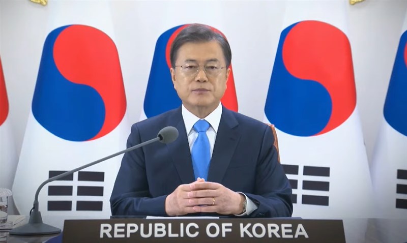 韓國總統文在寅18日在世界衛生大會(WHA)發表演說,呼籲強化世界衛生組織(WHO)的能力。(圖取自WHO YouTube頻道網頁youtube.com)
