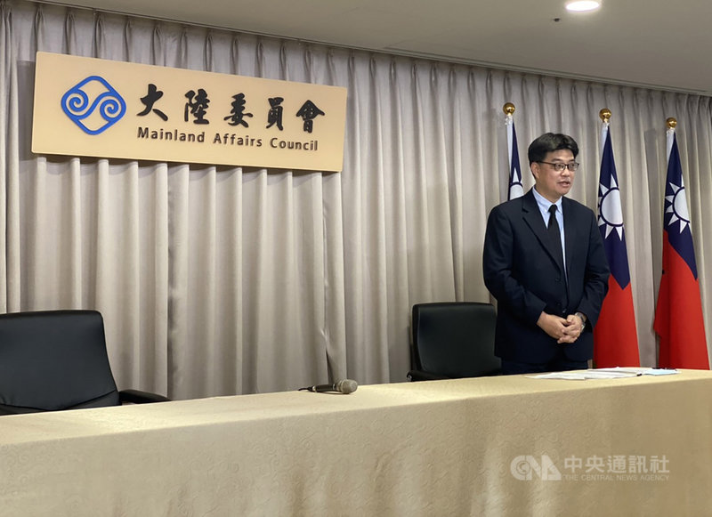面對國台辦重提「一中」原則,陸委會發言人邱垂正20日下午在臨時記者會上表示,拒絕「一國兩制」矮化台灣,破壞台海現狀,是政府處理兩岸關係的堅定底線。中央社記者賴言曦攝 109年5月20日