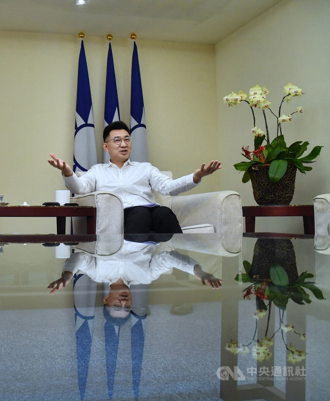 國民黨主席江啟臣是否會在明年520時挑戰連任,他接受中央社專訪時表示,現在重點是推動國民黨改革,「連任與否也是看我改革工作做得如何」,目前最重要的目標,就是將改革工作做好。中央社記者王飛華攝 109年5月20日