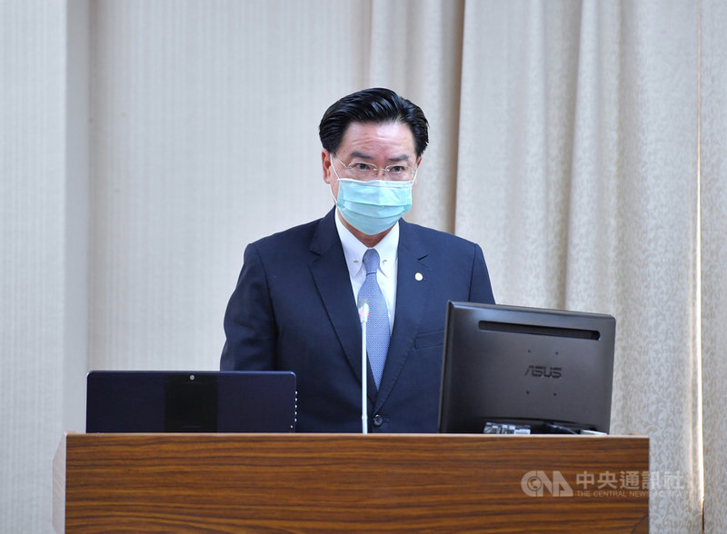 總統蔡英文20日就職第二任總統任期,美國同日宣布對台軍售MK-48 AT重型魚雷。外交部長吳釗燮(圖)21日在立法院外交及國防委員會說,此案顯示美方落實對台安全承諾、支持台灣的潛艦國造計畫。中央社記者王飛華攝 109年5月21日