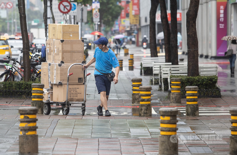 行政院主計總處22日公布4月失業率為4.03%,已連續3個月走揚,季節調整後失業率則為4.1%。中央社記者謝佳璋攝 109年5月22日