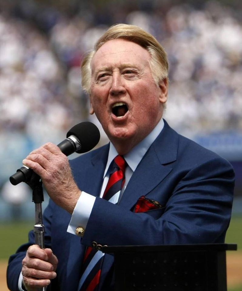 高齡92歲的退休棒球播報員史卡利(Vin Scully)獻聲棒球場67年,被譽為「道奇之聲」。如今他的地位跨越了各大運動,在「洛杉磯運動界最具代表性人物」的票選勝出。(圖取自史卡利臉書facebook.com/VincentEdwardScully)