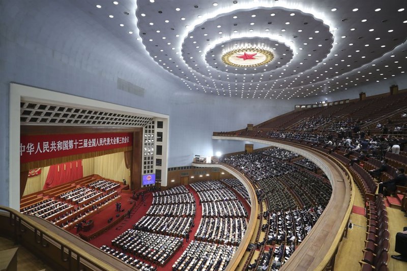 中國13屆全國人大代表會議28日下午舉行閉幕式,以2878票贊成,1票反對、6票棄權通過港版國安法立法授權。(中新社提供)
