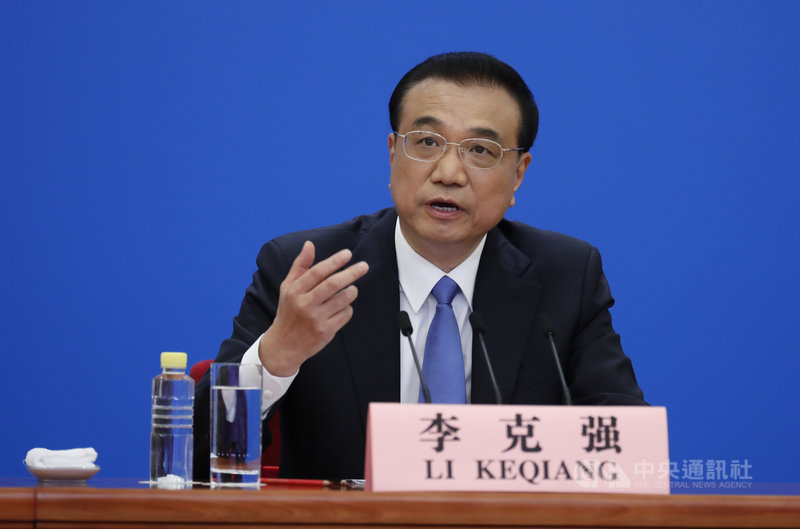 中國2020年全國兩會結束。中國國務院總理李克強28日在北京出席記者會並回答中外記者提問。今年提問重點仍聚焦中國的經濟情況,特別是如何因應武漢肺炎疫情衝擊,此外,李克強也就涉港台問題簡要回應。(中新社提供)中央社 109年5月28日