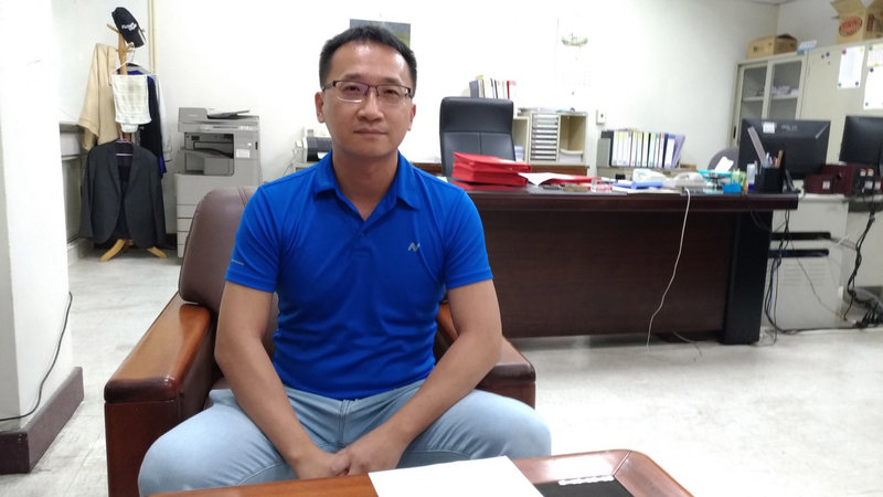 司法院大法官會議29日做出釋字第791號解釋,認定通姦罪違憲。提出釋憲聲請的法官之一、台中地院法官張淵森(圖)表示,這項宣告符合國際人權潮流,符合人權保障意旨,感情的事情不應該用刑法來處罰。中央社記者蘇木春攝 109年5月29日