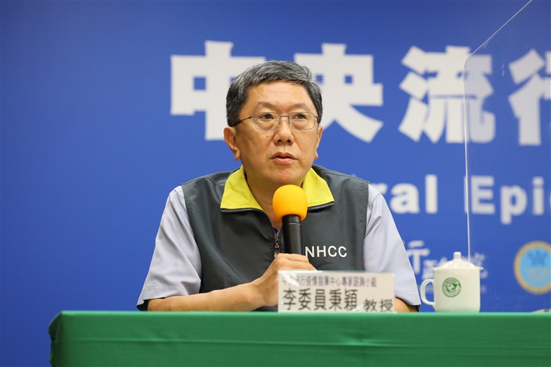 中央流行疫情指揮中心專家諮詢小組委員李秉穎29日表示,台灣已對上萬例不符通報條件者採檢,均無潛伏感染者,顯示根本沒有普篩必要。(中央流行疫情指揮中心提供)中央社 109年5月29日