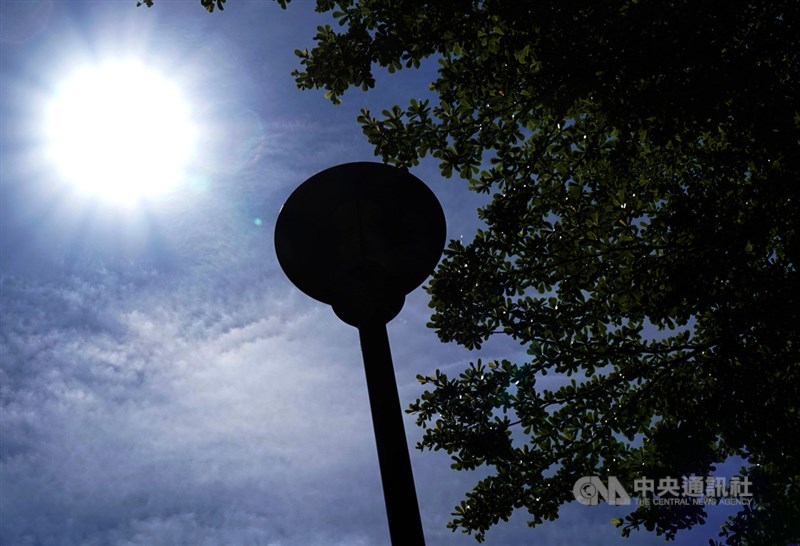 台電6月1日起將啟動夏月電價,實施後每度電的價格會比非夏月電價高出0%至27%不等。中央社記者鄭傑文攝 109年5月31日