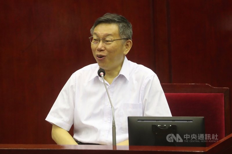 台北市長柯文哲(圖)1日率市府團隊赴台北市議會進行市政總質詢,被問及對罷韓的看法時,柯文哲表示,結果由高雄市民決定,而他自2018年九合一選舉後,就沒再聯絡過高雄市長韓國瑜,近期連通電話、傳簡訊或透過LINE聯繫都沒有。中央社記者吳家昇攝 109年6月1日
