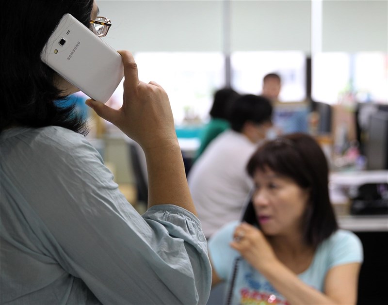 NCC 3日核發中華電信5G執照,中華電力拚7月1日開台;遠傳最快下週取得執照,預計暑假開台。(中央社檔案照片)