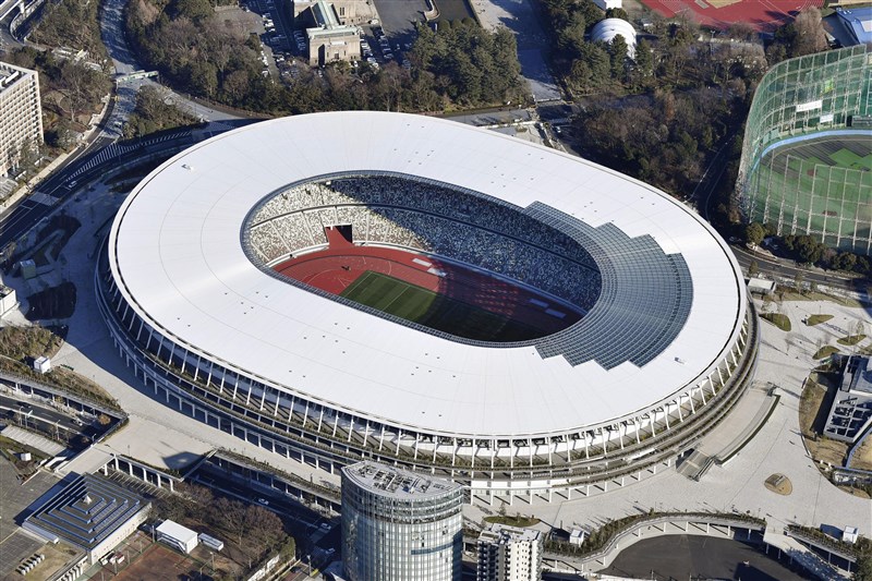 原訂2020年7月登場的東京奧運與帕運,受疫情影響預訂分別延後到2021年7月23日及8月24日開幕。圖為東奧主場館。(檔案照片/共同社提供)