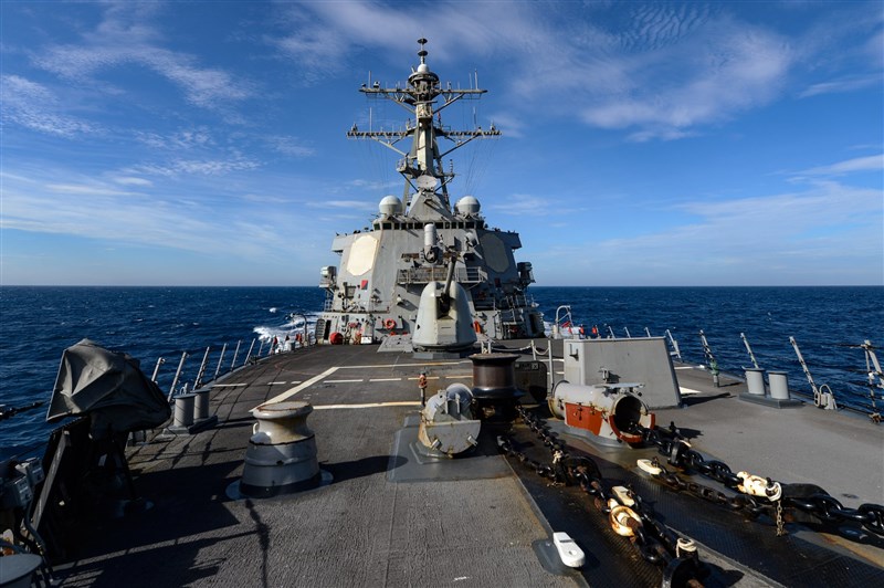 美軍勃克級驅逐艦「拉塞爾號」4日通過台灣海峽,這也是5月20日總統蔡英文與副總統賴清德宣誓就職後第一次通過台灣海峽。(圖取自facebook.com/7thfleet)