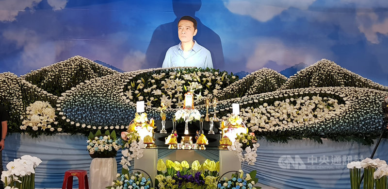 演員吳朋奉因腦中風驟逝,享年55歲。家屬7日舉行告別式,許多演藝圈、劇場界好友都到場送他最後一程。(金熙國際提供)中央社記者葉臻傳真 109年6月7日