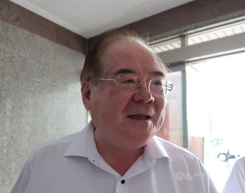 高雄市長韓國瑜遭罷免,市長面臨補選,國民黨秘書長李乾龍(圖)7日說,人選尋找的方向希望能是在地的年輕人,年紀在40歲上下,目前有鎖定人選。(中央社檔案照片)