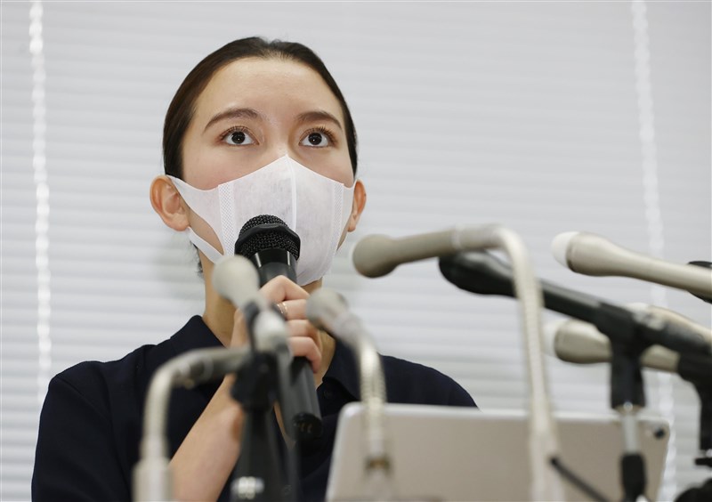 日本女記者伊藤詩織(圖)8日針對網路插圖涉誹謗中傷,向包括漫畫家在內共3人提出賠償訴訟。(共同社提供)