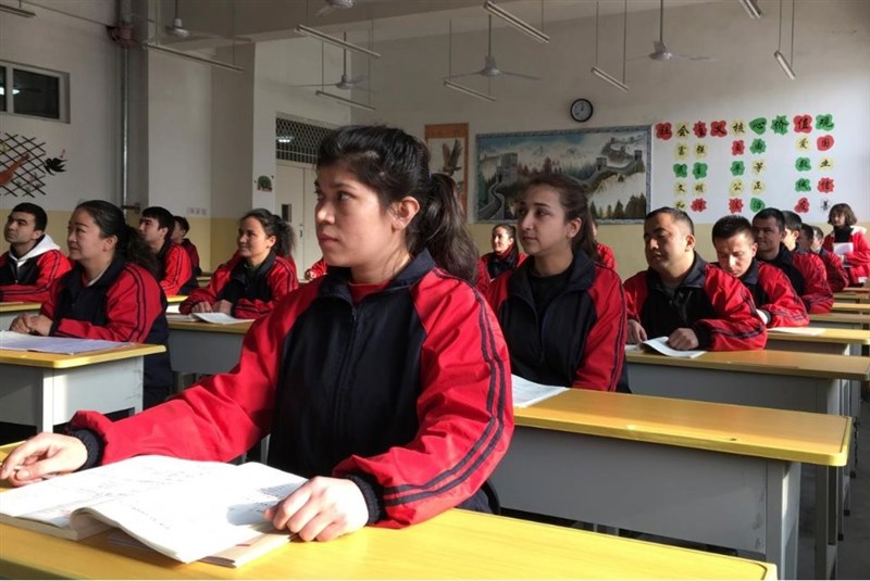 德國之聲訪談曾被關在新疆再教育營的4名維吾爾人,他們指控中國官方強迫被押者承認犯下罪行。圖為新疆喀什市再教育營。(檔案照片/路透社提供)
