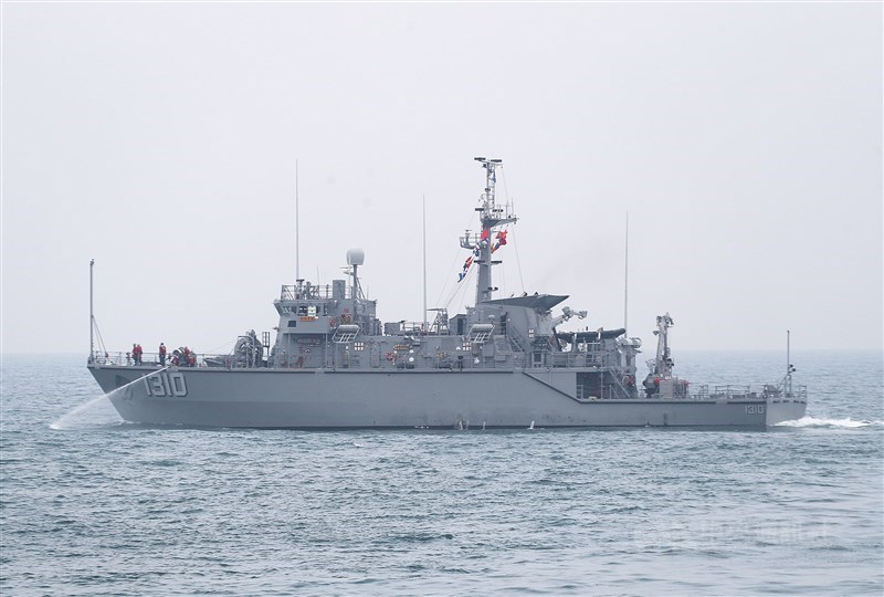 監察院移送指出,國防部前核定海軍的投資綱要暨總工作計畫,以國艦國造方式籌購6艘獵雷艦,陳永康與蒲澤春核定所屬簽報按廠商需求,大幅放寬投標門檻。圖為永靖級獵雷艦。(中央社檔案照片)