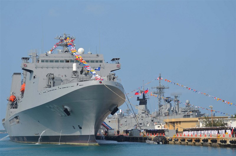 敦睦艦隊日前發生武漢肺炎群聚感染,國防部12日說,調查結果顯示,支隊返台後實施的聯合安檢,無論在計畫整備或實際執行上均有明顯缺失。(中央社檔案照片)