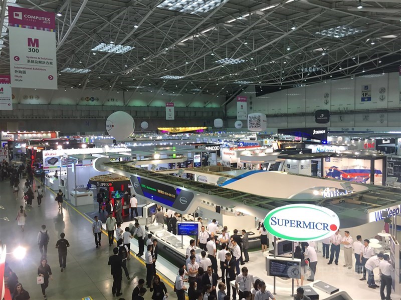疫情遲未減緩,2021台北國際電腦展(COMPUTEX)將在5月31日至6月30日以虛實整合方式登場。圖為2019年的COMPUTEX特展。(中央社檔案照片)