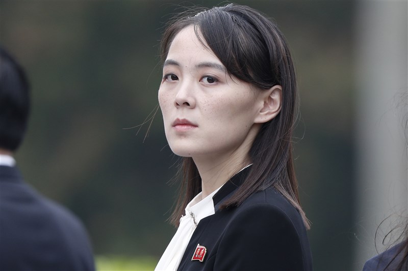 北韓中央通信社報導,北韓領導人金正恩胞妹金與正(圖)在聲明中說,「藉由行使最高領導人、黨和國家賦予我的權力,我命令負責對敵工作的部門,果決執行下一步行動。」(檔案照片/美聯社)