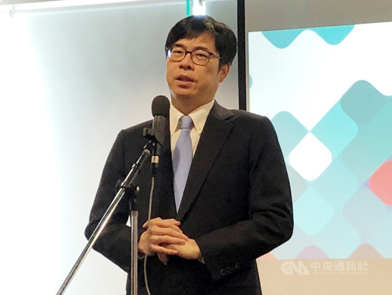 行政院副院長陳其邁15日參訪「台灣人工智慧實驗室(Taiwan AI Labs)」,會中媒體詢問是否即將投入高雄市長補選,陳其邁表示,假如做了任何決定,一定會展現決心,把下一階段的工作做好。中央社記者蘇思云攝 109年6月15日