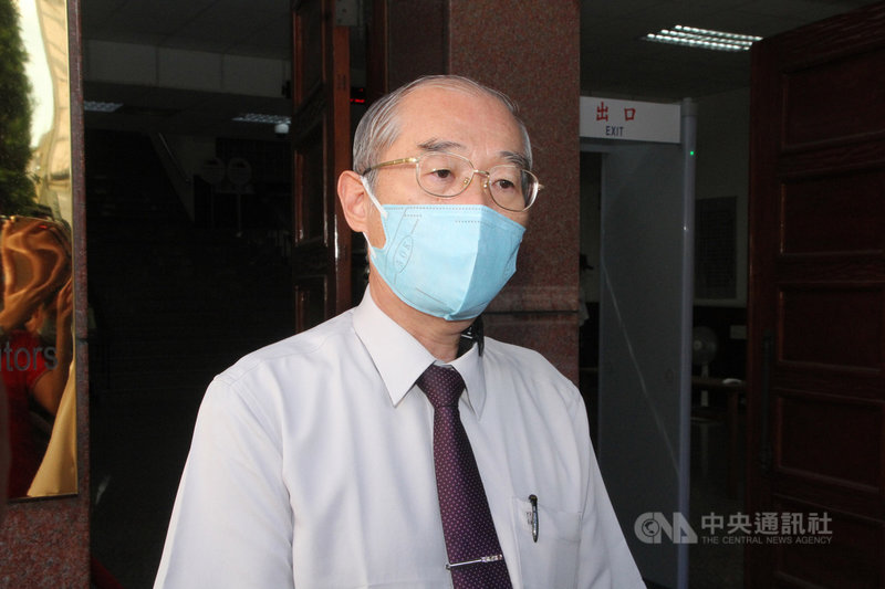 鐵路警察李承翰遭刺死案,一審法官判鄭姓被告無罪;台南高分院15日召開準備程序庭,李承翰家屬委任律師林國明(圖)庭後表示,告訴人希望重做精神鑑定。中央社記者楊思瑞攝 109年6月15日