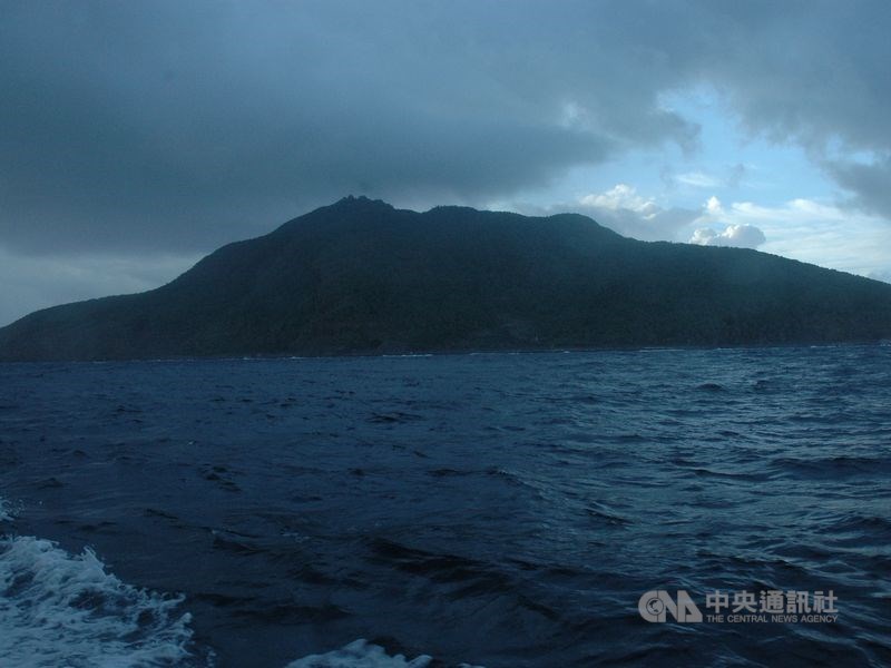 日本石垣市議會通過將釣魚台(圖)所在行政區更名登野城尖閣,外交部22日重申,釣魚台列嶼主權屬於台灣。(中央社檔案照片)