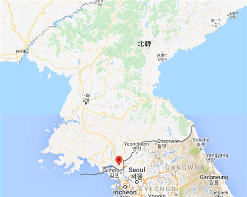 韓國聯合新聞通訊社引述消息人士指出,北韓邊境的開城工業園區(紅標處)16日傳出爆炸聲響並冒煙。(圖取自Google地圖網頁google.com/maps)