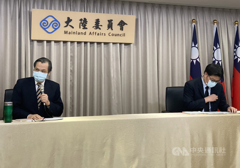陸委會主委陳明通18日下午在例行記者會宣布,針對「香港人道援助關懷行動專案」,設立「台港服務交流辦公室」,並在7月1日正式營運。中央社記者賴言曦攝 109年6月18日