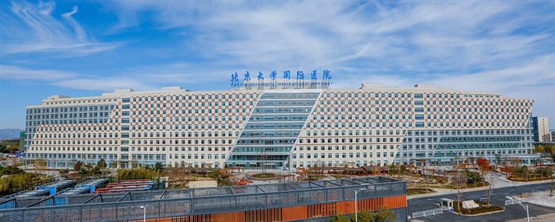 北京大學國際醫院18日報告一例武漢肺炎確診病例,是該院急診科護士,這家醫院隨即採取封閉管理。圖為北京大學國際醫院外觀。(圖取自北京大學國際醫院微博網頁weibo.com)