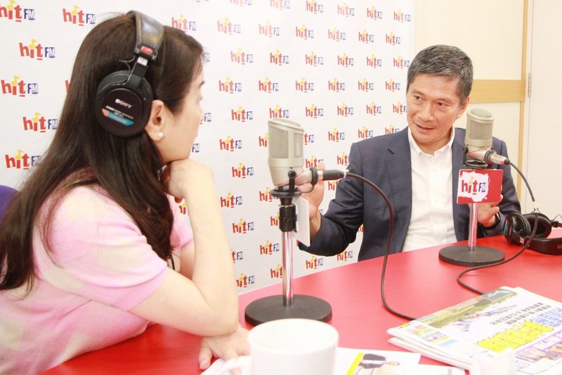 上任滿月,文化部長李永得(右)23日接受廣播專訪,首度提出「三感一力」政策,「三感是歷史感、國際感、價值感,一力則是創造力,台灣只有在過去基礎上發揮創造力跟產值,在國際才能創造台灣品牌。」(Hit Fm周玉蔻嗆新聞製作單位提供)中央社記者趙靜瑜傳真 109年6月23日