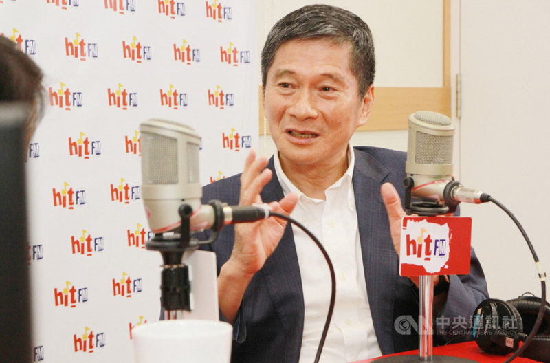 文化部長李永得(圖)上任滿月,23日早上接受Hit Fm台北之音「周玉蔻嗆新聞」專訪時說,目前正在尋地,年底可望籌建文化倉儲物流園區,讓文化界可有效率解決道具庫存、甚至出版界退書等儲存問題。(Hit Fm周玉蔻嗆新聞製作單位提供)中央社記者趙靜瑜傳真 109年6月23日