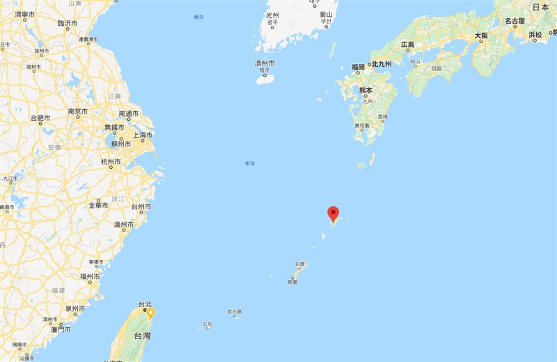 日本防衛大臣河野太郎23日表示,18日至20日潛航在鹿兒島縣奄美大島(紅標處)海域的潛艦研判是中國的潛艦。(圖取自Google地圖網頁google.com/maps)