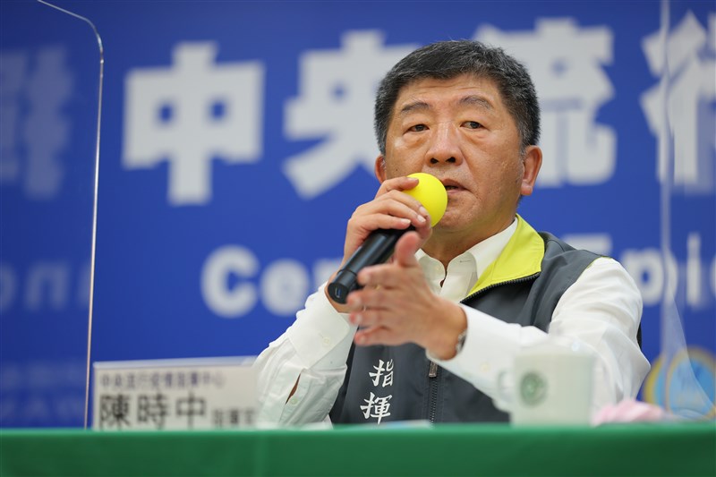 疫情指揮中心24日傍晚召開記者會宣布，一名從台灣返回日本女學生，機場採檢報告陽性，但無症狀，暫不列序號。（疫情指揮中心提供）中央社