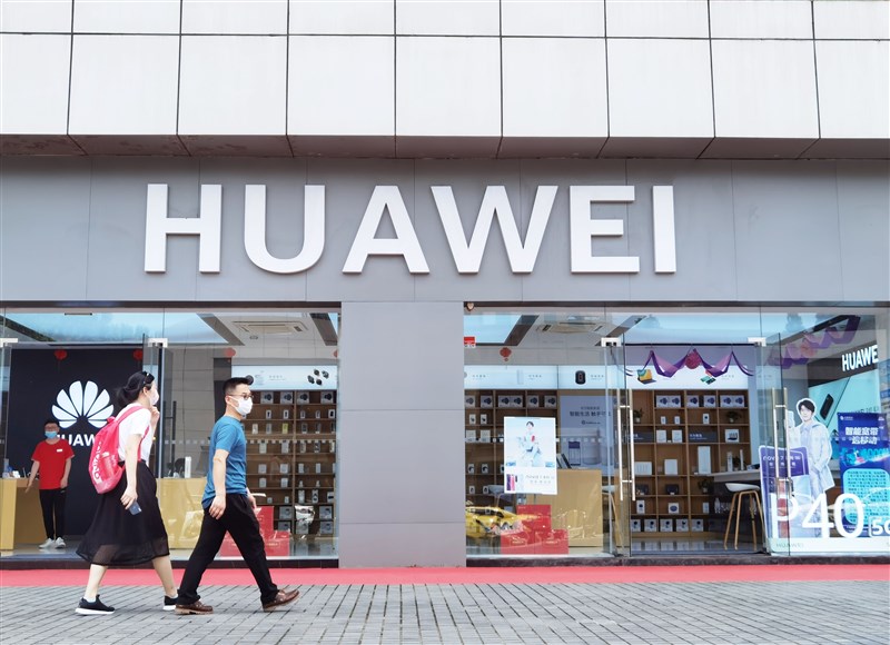 華為在瑞典被禁止參與5G頻譜建設後,上訴行政法院,斯德哥爾摩行政法院22日裁定,瑞典郵政及電信總局基於國家安全理由禁止華為,並無違法。圖為中國南京市的華為門市。(中新社)