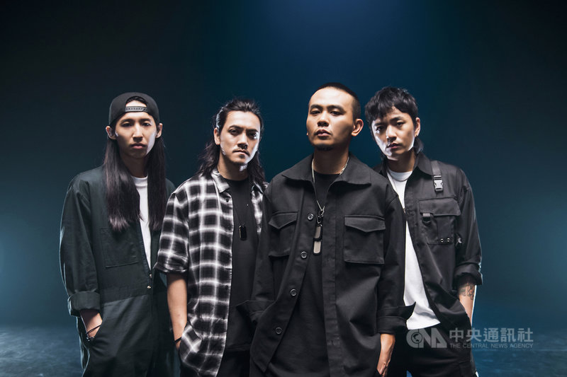 「藝文大匯演」系列活動27日最後一天,主辦單位文總估計,26日有3萬名觀眾陸續湧進凱道,但仍有不少民眾無法到場,因而決定加開滅火器樂團(圖)的演出直播段落。(文總提供)中央社記者鄭景雯傳真 109年6月27日
