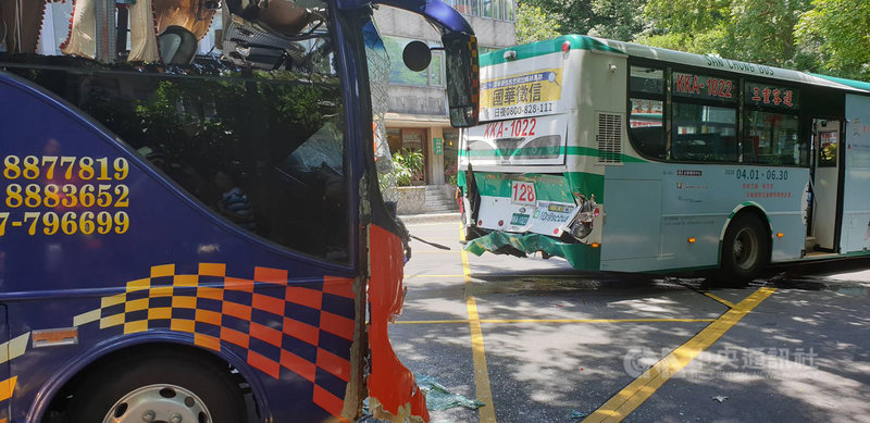 陽明山公車和遊覽車擦撞1骨折23輕傷 社會 重點新聞 中央社cna