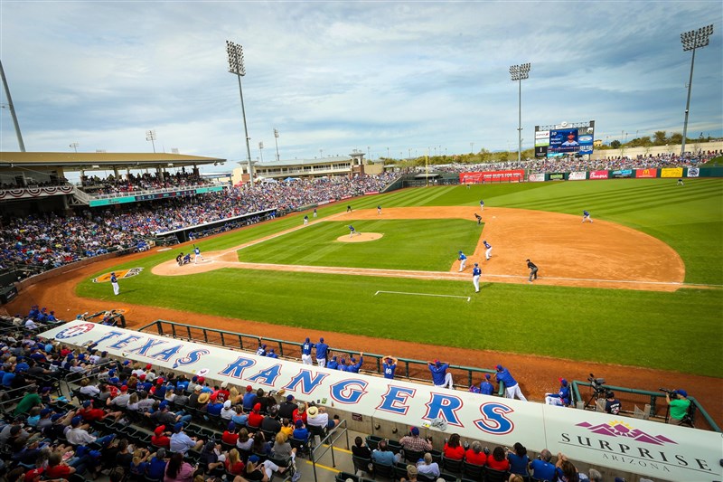 MLB準備7月重啟因疫情停擺的賽季之際,又有一隊被病毒攻陷,德州遊騎兵工作人員確診武漢肺炎。(圖取自facebook.com/Rangers)