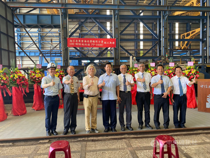 由中信造船得標承造海巡署17艘的100噸巡防艇,首艘巡防艇開工祈福儀式30日舉行,預祝建案順利圓滿完成。(海巡署提供)中央社記者程啟峰高雄傳真 109年6月30日